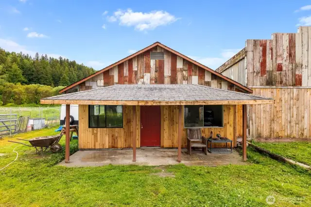 Now let's check out the outbuilding. DADU? Buyer to verify.