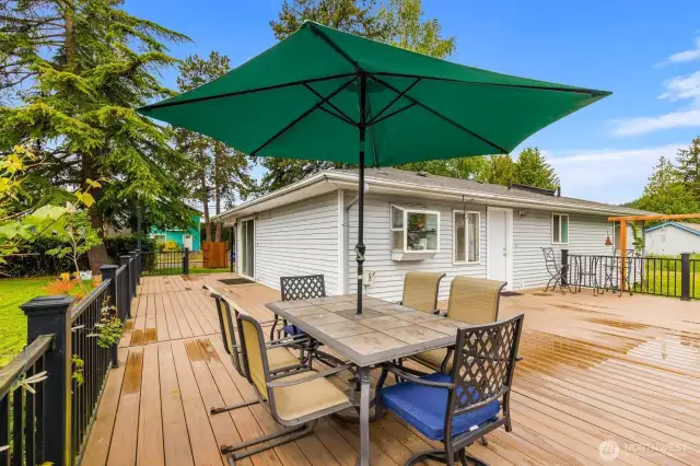 Relax, entertain & enjoy the massive, Trex deck!