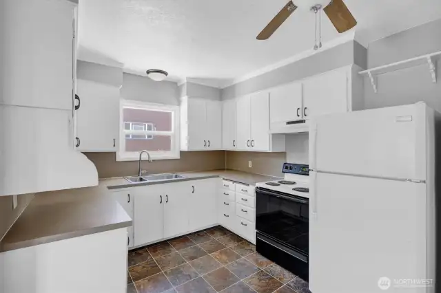 Plentiful cabinets in the kitchen