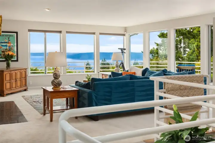 Relax in the living room and enjoy the scenery.