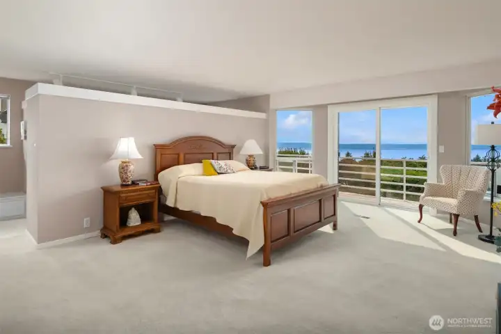 Generous primary suite is all about space & the VIEWS!