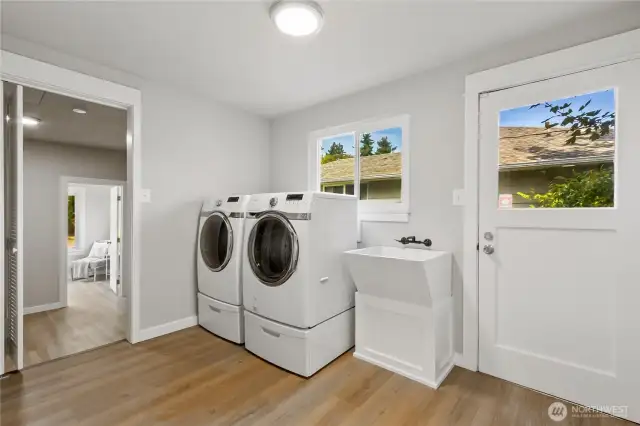 Laundry room with sink