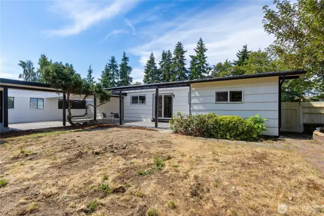 Big backyard perfect to build DADU. Buyer to verify.