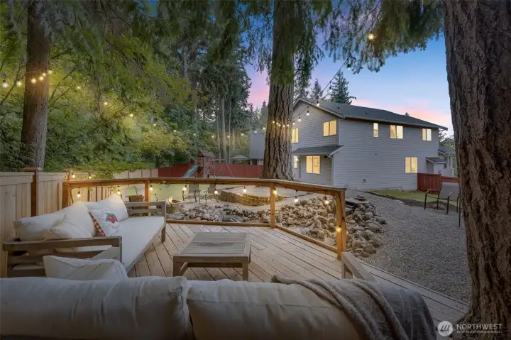 Twilight shot, with sunsets available on a nightly basis in the Summer especially!  Can't you picture yourself here?!