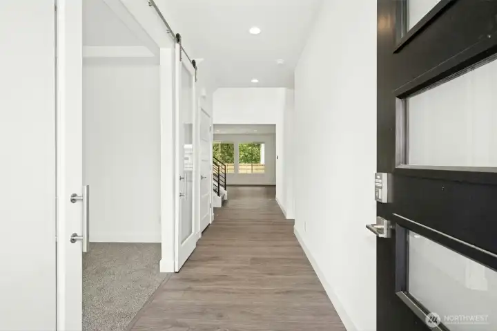 Light & Bright Entrance/Foyer w/ Home Office.