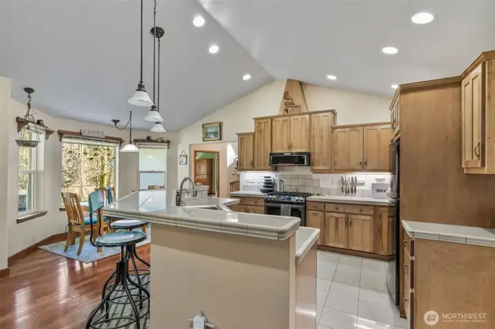 Kitchen has area for counter seating.