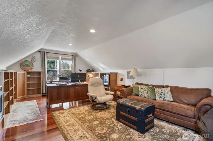 The bonus room has many possible uses!