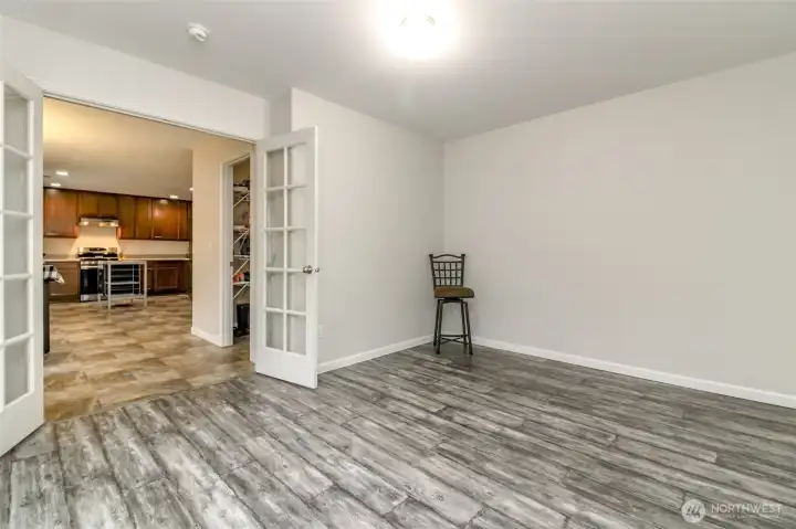Flex room off kitchen