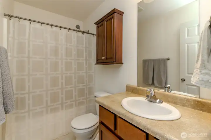 Full guest bath