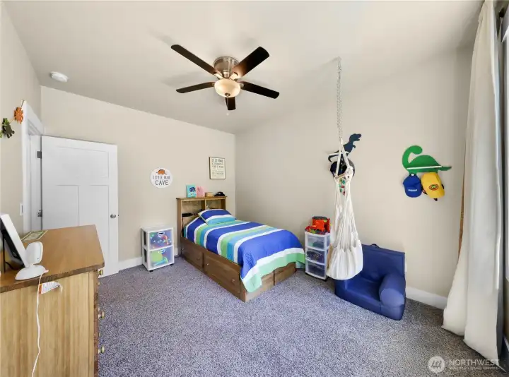 2nd bedroom