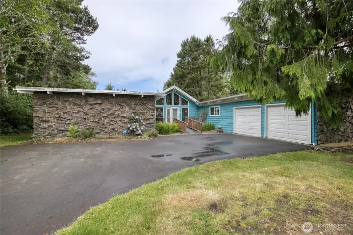 The ideal beach house in the perfect location. Just minutes from the beach, Ocean Shores, Seabrook and the Quinault Rain Forest The ideal beach house in the perfect location. Just minutes from the beach, Ocean Shores, Seabrook and the Quinault Rain Forest