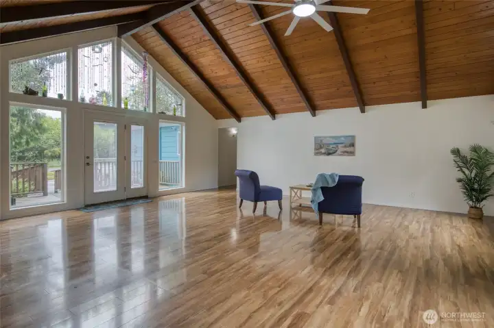 Floor to ceiling windows provide lots of light Floor to ceiling windows provide lots of light