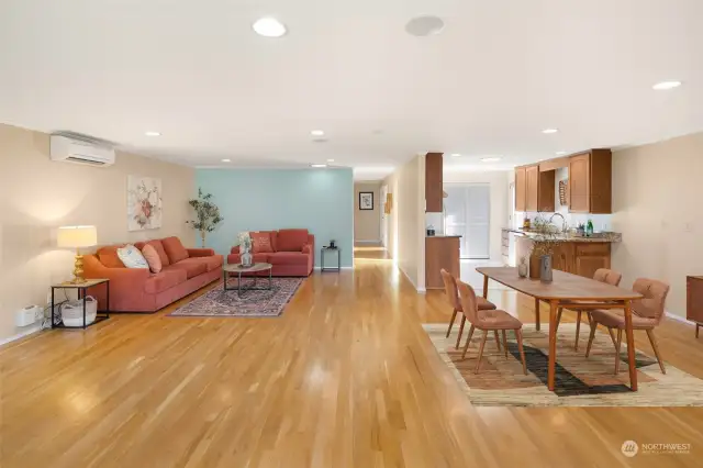 Virtually staged dining room