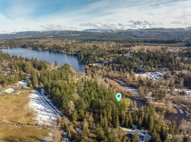 10 Minutes to Eatonville, 45 minutes to the Nisqually Entrance to Mount Rainier Natl Park- this property can be your base camp for all your outdoor adventures!