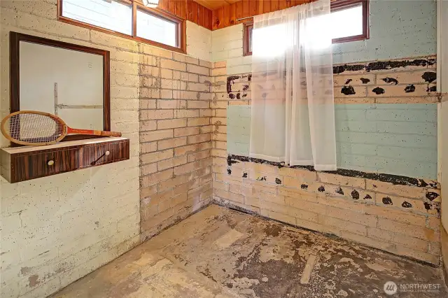Small Back Room for Guest Space~