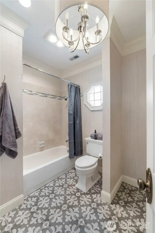 Upstairs updated hall full bath
