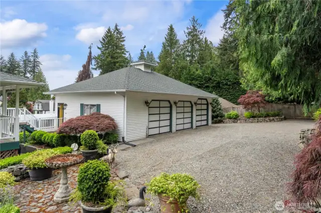 Lots of parking available in this 1120 square foot detached garage/shop plus driveway