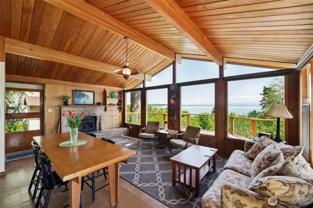 Spacious and bright. Enjoy year round.