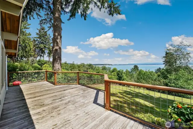 180-degree views of Mt Baker, the Cascades & Port Susan from this Camano cabin on 0.6 of an acre lagoon waterfront.