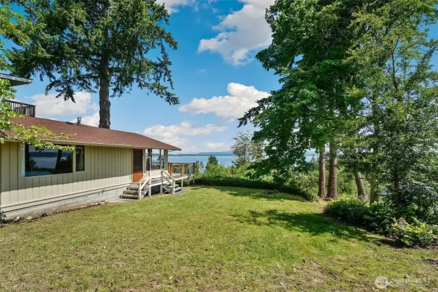 Lovely large lot in the Camano Country Club.