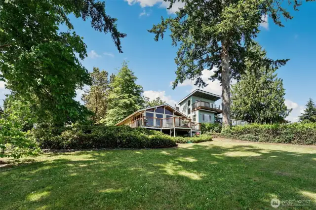 Lovely large lot in the Camano Country Club.