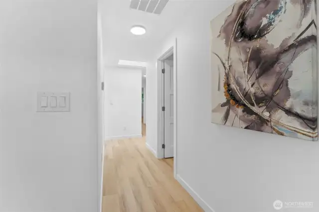 Lots of natural daylight / Hallway