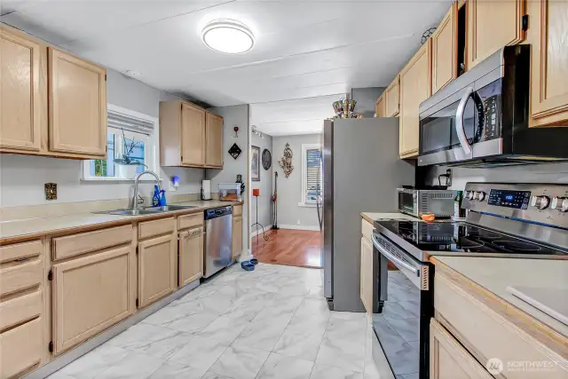 Lots of Cabinets Space