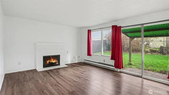 Living w/ fireplace