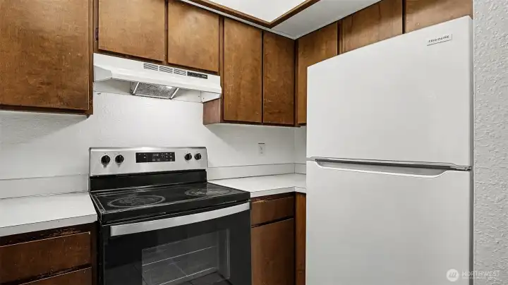 Kitchen w/ all appliances