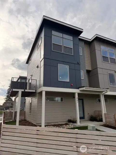 Welcome to 661 Venture Way!