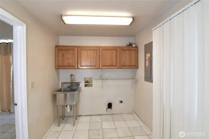 utility room next to breakfast nook