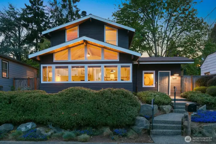 Welcome to 3219 34th Ave W