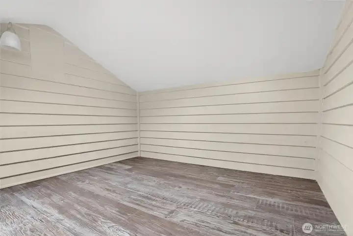 BONUS LOFT