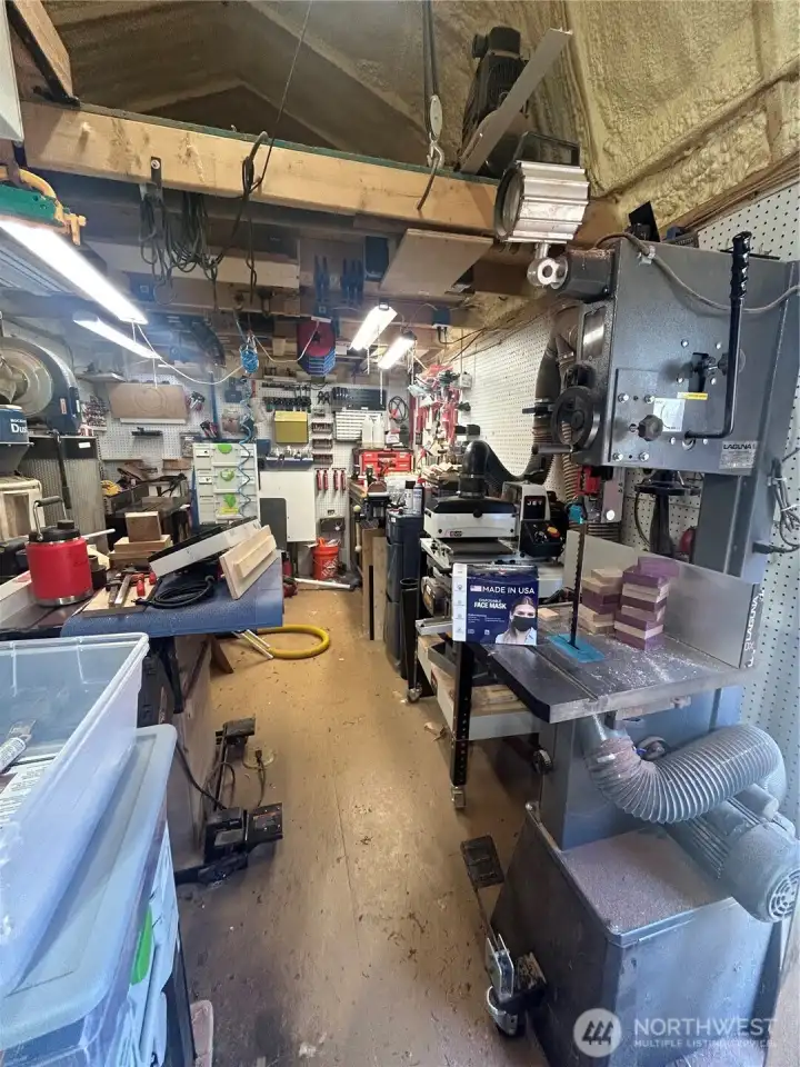 Shop with ventilation exhaust Shop with ventilation exhaust