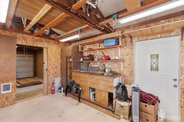 Garage/Workshop
