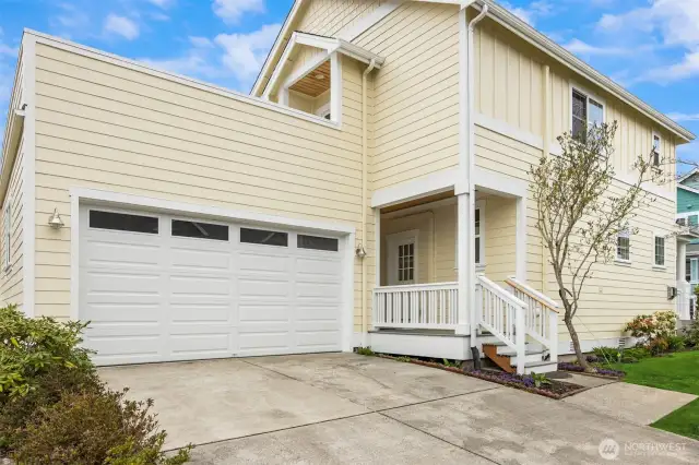 Giant 2 car garage with huge concrete driveway PLUS guest parking in front of the home!