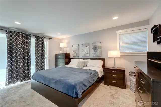 Primary Bedroom w/ en suite