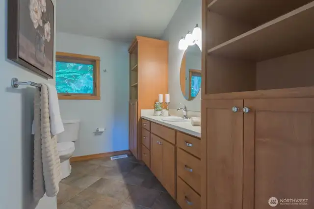 en suite off loft bedroom