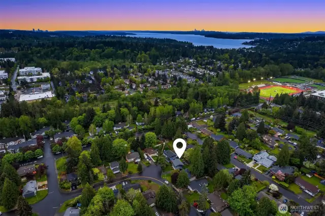 Awesome location, close to Juanita High, 405 access, Evergreen Hospital, The Village at Totem Lake, the Park & Ride, bus routes, and more!