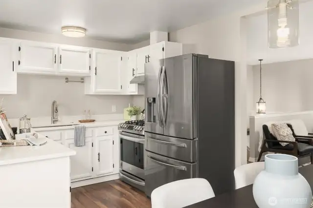 Range hood does vent to the exterior