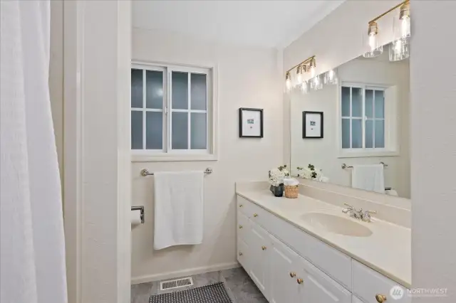 Upper level full bathroom