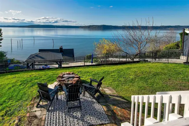With the Olympics on the horizon and the waters of Puget Sound shimmering below, this west-facing firepit lawn sets the stage for unforgettable evenings. Roast marshmallows beneath a blanket of stars, swap stories as the sun dips behind the islands, or simply sit in silence, soaking in the expansive beauty of Caledonia Cove.