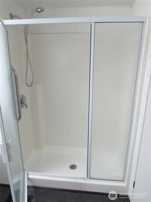 WALK-IN SHOWER W/ GRAB BARS.