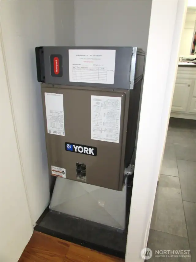 FURNACE HAS BEEN UPDATE IN LAST COUPLE YEARS.