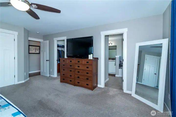 Primary suite offers 2 closets