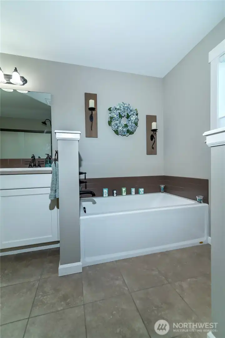 Primary bath offers lg soaking tub