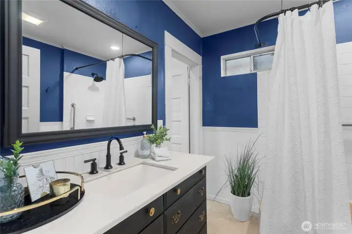 Main level full bathroom