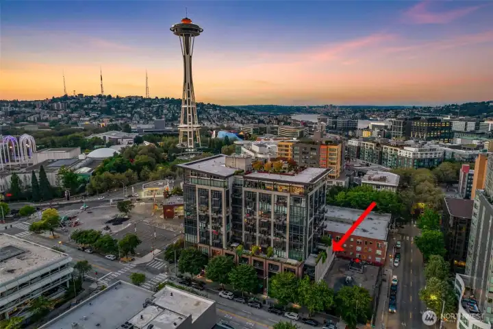 A perfect location: Uptown, Met Market...