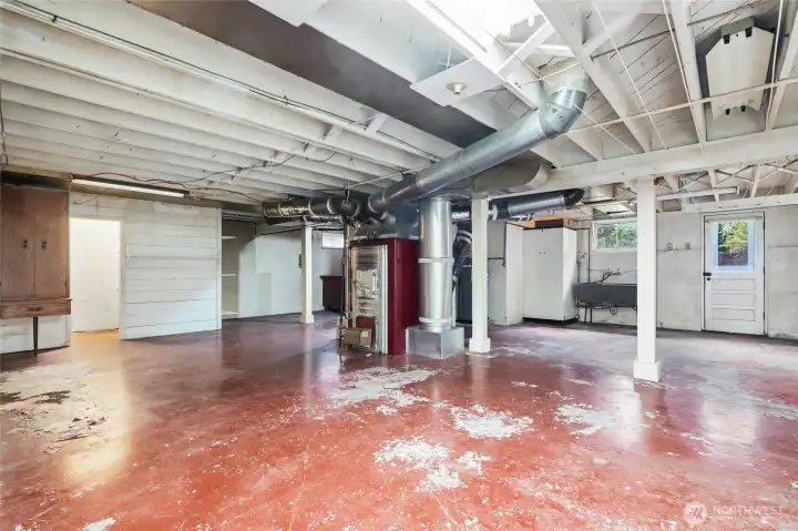 Open unfinished basement with separate entrance