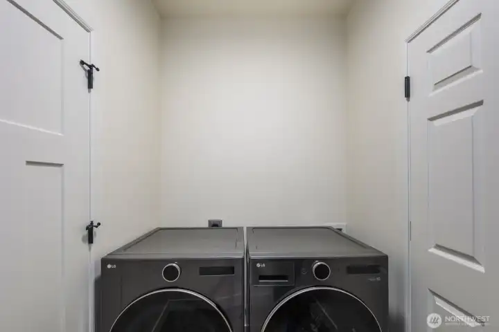 laundry room with walk-in to garage